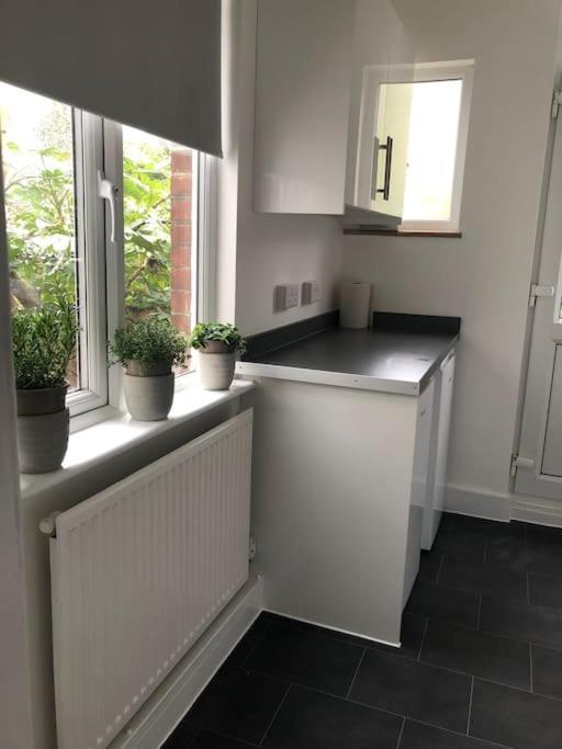 Apartament Garden Flat In Central Location *